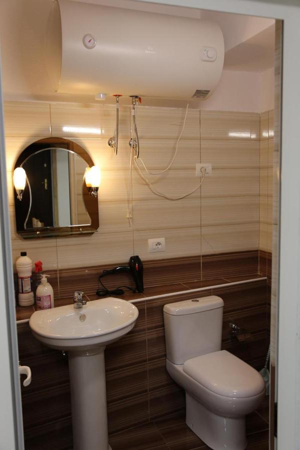 Modern Marvel Apartment Круя Экстерьер фото