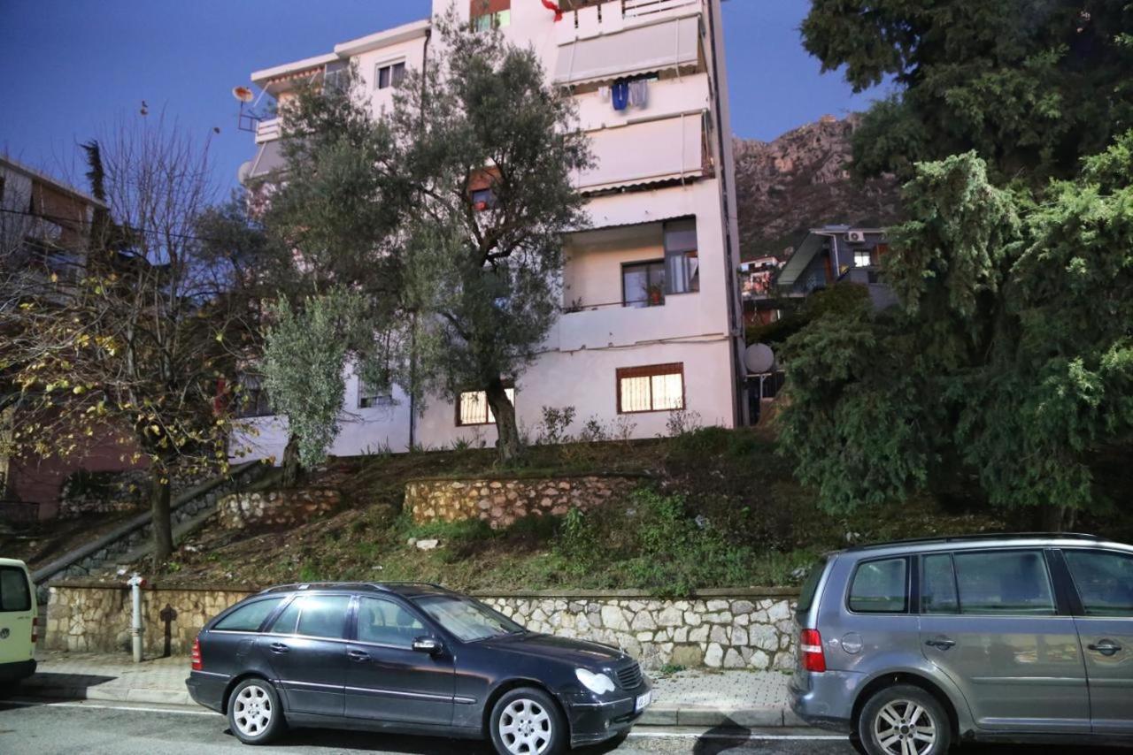 Modern Marvel Apartment Круя Экстерьер фото